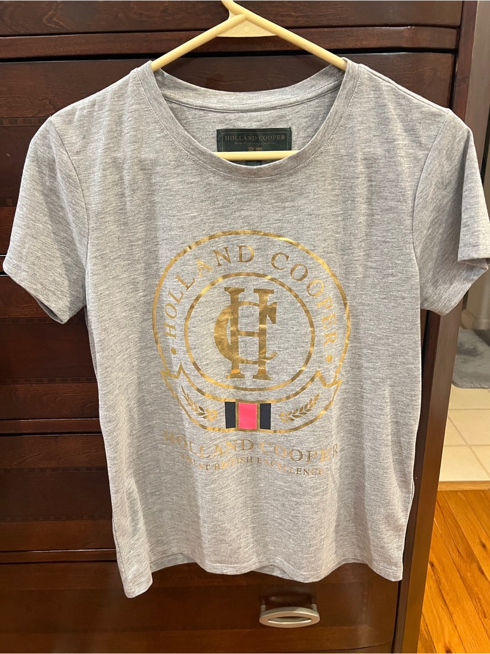 Holland Cooper Logo Tee with Gold logo- uk med/ us small